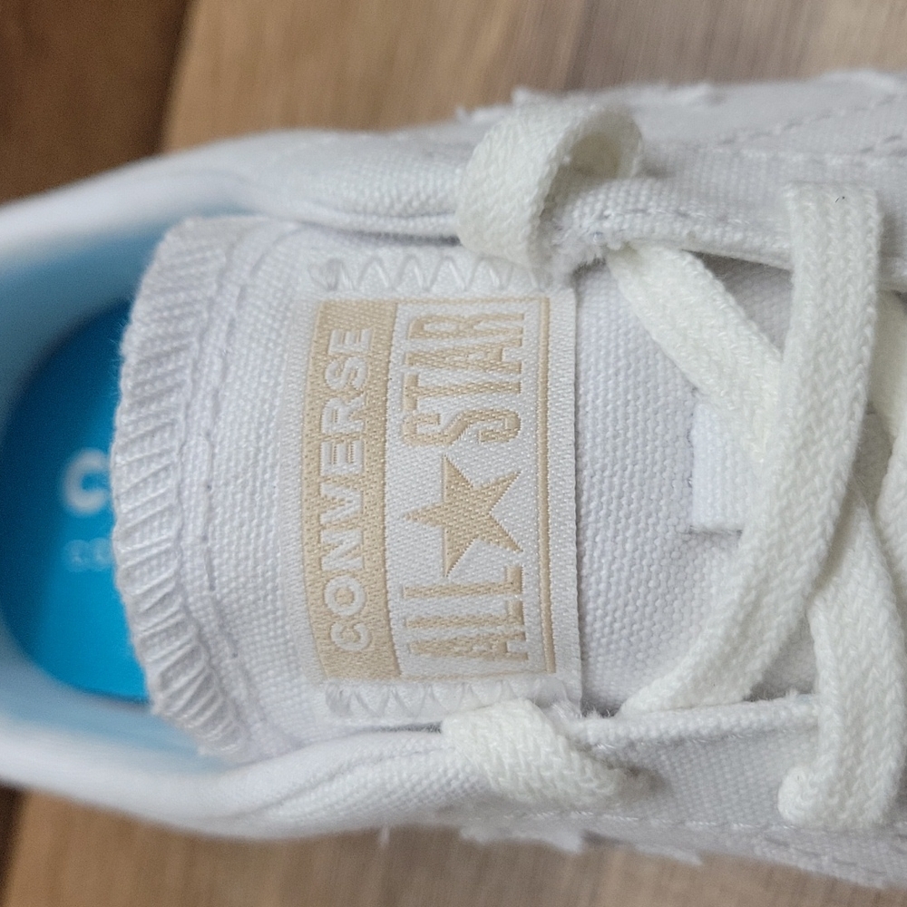 Converse shoes Brand new in the box authentic uper textile. - Picture 3 of 13